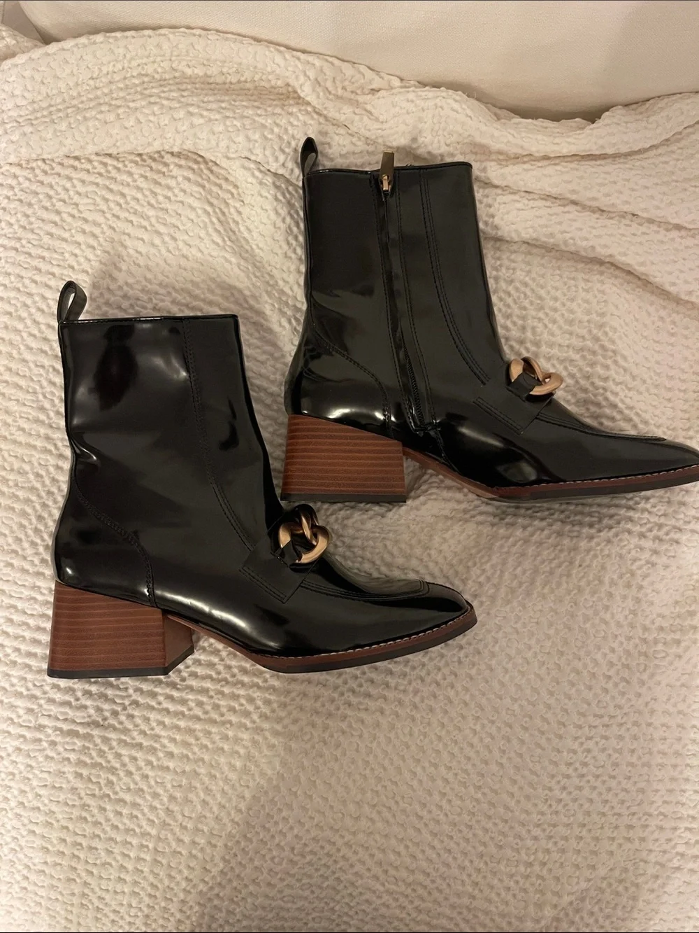 NWT Steve Madden Black Patent Ankle Boots with Gold Chain NWT on box